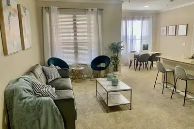 Image de Stylish, Comfortable & Centrally Located