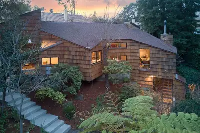 Image de A Rockridge oasis  steps from the center of it all