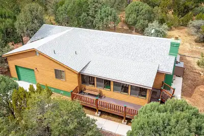 Image de Escape to a Cozy Cabin in the Breathtaking White Mountains: Unwind and Reconnect