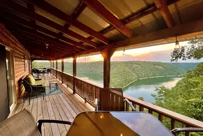 Image de Modern Upscale Cabin With Unobstructed Lake & Mountain Views