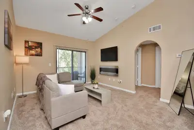 Image de Houston Medical Center King Bed Suite w/ Fireplace, Balcony, & Free Parking