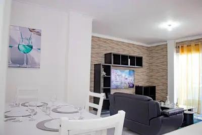 Image de Ent Condo/KingBd/Ac Wifi/ 20 Mins from Beach/Gated Community