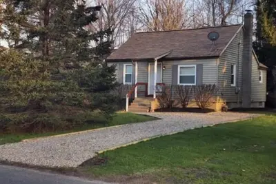 Image de Rosko Ranch 1/4 mi from Lake Erie. Minutes from wineries & Gotl