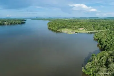 Image de Lakefront House w Dock on large lake in Rocky Fork State Park