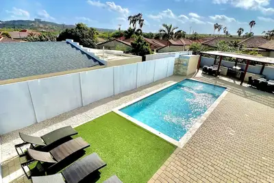 Image de Private 8 bedroom villa 5 minutes to the beach