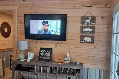 Image de Tiny Cabin B, Steps from Mt. Rainier Nat Park W/ firepit close to river & trails