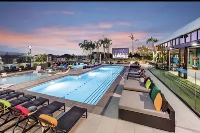Image de Walk distance to the Angels Stadium. Near to Disneyland, beautiful apartments.