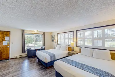 Image de Retro beach suite with  fast WiFI - walkable to downtown hot spots