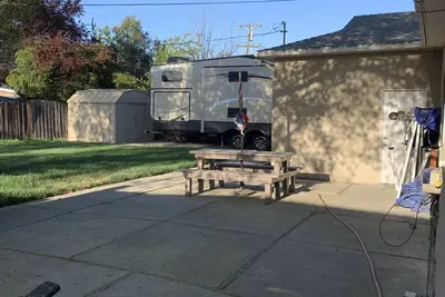 Image de Charming full furnished Rv, Close to Country clubs and Universities