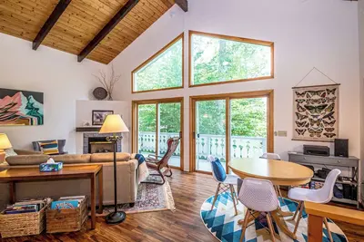 Image de Family friendly mountain chalet near Storyland!