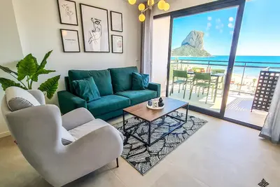 Image de Appartement près de la plage avec piscine, parking et vue