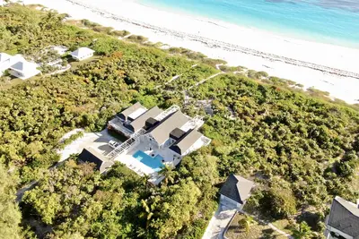 Image de Private Villa Directly on Windermere Beach, Private Pool, Tennis