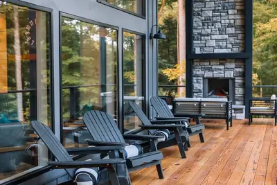Image de I'll Have S'More - Picturesque Indoor and Outdoor Spaces