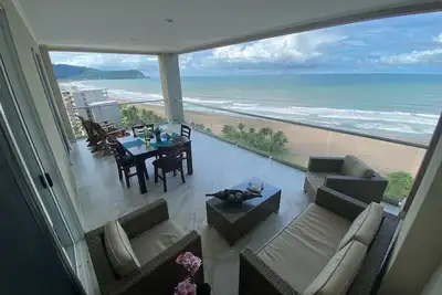 Image de Beach Front - Spectacular Ocean Views!