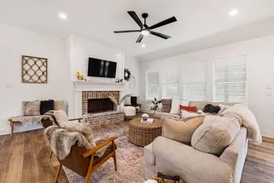 Image de Cozy, sassy & fun! New modern farmhouse! !