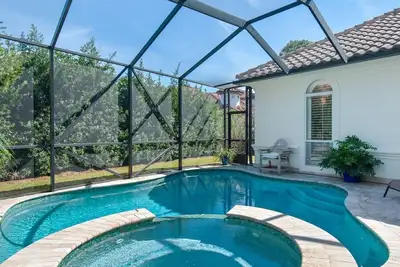 Image de Gated Community, Open Floor Plan, Private Screened Pool