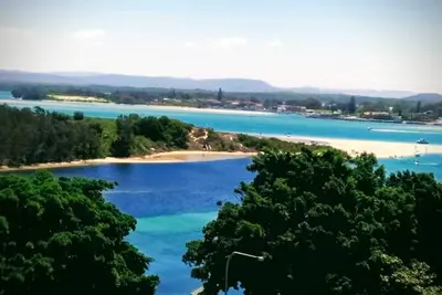 Image de Apartment with lake views, sleeps 6 /in Cbd, walk to beach/ cafes/ restaurants.