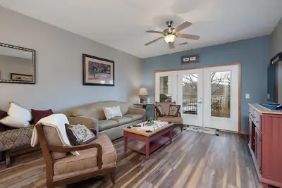 Image de Spectacular 3 Bedroom Lakefront Condo