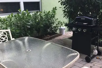 Image de 2 Blocks from Intercoastal Waterway & minutes to beaches!