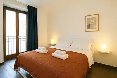 Image de Lovely Central Apartment with 2 Suites — 2 min from the Cathedral