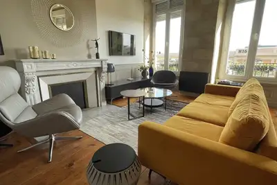 Image de Sunny flat with Ac and river views - 10 minutes to city centre!