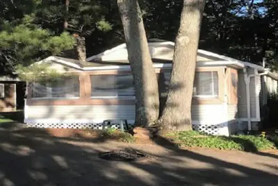 Image de Lake Front 2 Bedroom with sandy beach and close to Orv trails!