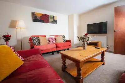Image de Fab Arthur Seat views. Old town apartment.