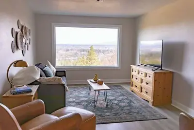 Image de Spectacular City View on Grandview Ave