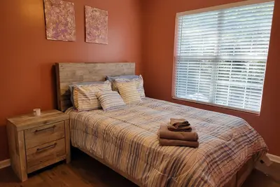Image de 3 bedrooms, 21/2 bathrooms townhouse, hardwood /ceramic tile flooring, 65 in Tv