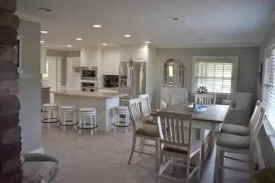 Image de Grandma's House: Experience tranquility near Jordan Lake.