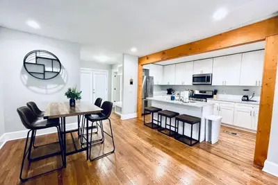 Image de Stylish West Atlanta Abode, Private Patio, Backyard, Office, WiFi & Pet Friendly