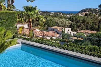 Image de Magnifique villa contemporaine, piscine, vue mer, à Cavalaire pour 8 personnes