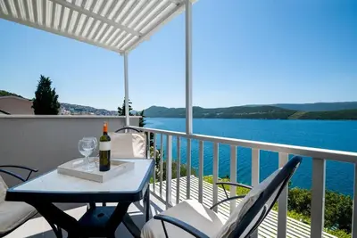 Image de Apartments Lukrecia - One Bedroom Apartment with Sea View (13)