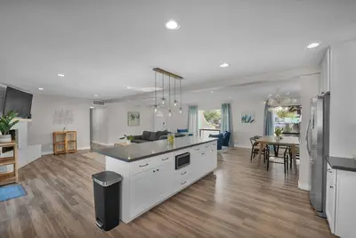 Fun 4 Br w\/many outdoor activities & large pool