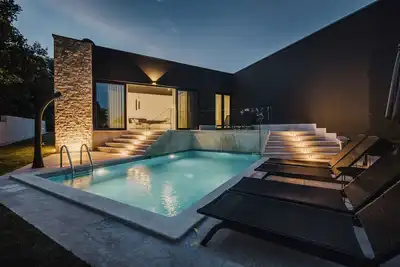 Image de Modern villa for 6 guests with pool, surrounded by pine forest, near beach