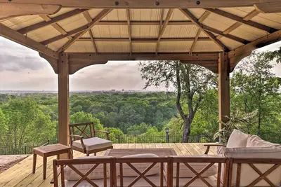 Image de Perched atop a bluff overlooking the expansive views! Near Stockyards, Dickies