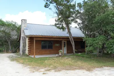 Image de Creekside Cabin near Lost Maples State Park