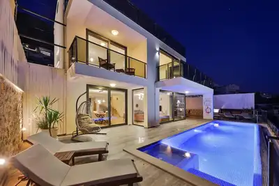 Image de Beautiful 3 bedroom villa with a spectacular view of Kalkan Bay