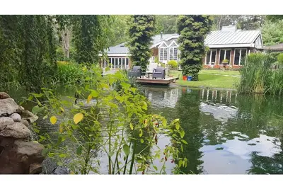 Image de Hamptons Studio with private entrance, bathroom, Bbq & patio in gated estate.