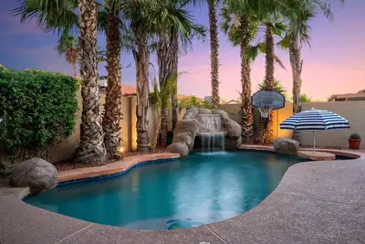 Image de Fall Specials - Heated Pool w/ Waterfall and Hot Tub! 4 Luxury Bedrooms
