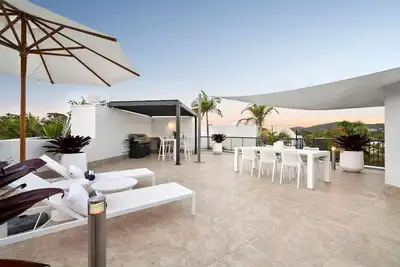 Image de Penthouse with private roof top terrace, exclusive use in Noosa!