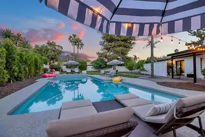 Image de Spacious Modern Oasis with Pool, Hot Tub, and Putting in Scottsdale