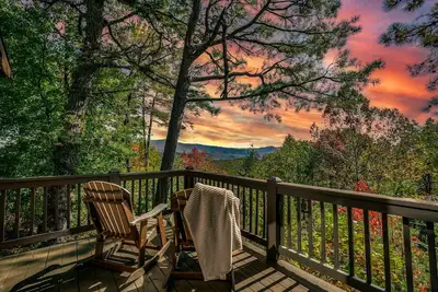 Image de Beautiful Mountain Views! Cozy! Privacy! Hot Tub! Pets Ok! Pool & Fishing Pond!