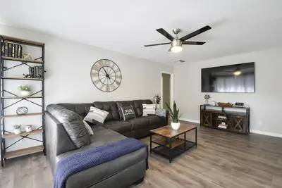 Image de Wonderful 3 bed 2 bath home with plenty of parking