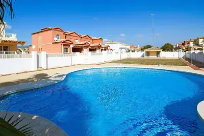 Appartement dans une maison de vacances avec Wifi, piscine, climatisation, Tv, terrasse, parking
