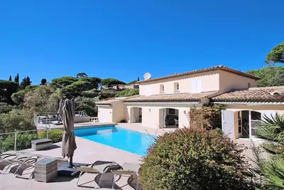 Image de Villa avec piscine privée - 10 personnes - Vue mer - Climatisation - WiFi - Sainte Maxime - Classé 4*