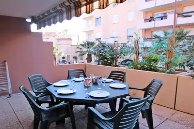 Image de Appartement T2 - 4 personnes - Climatisation - WiFi - Centre Ville - Sainte Maxime