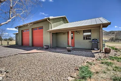 Image de Cozy Elgin Casita w/ Gas Grill: Pets Welcome!