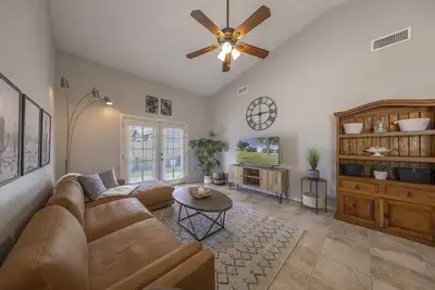 Image de Peaceful+Clean+Comfy 2br Townhouse w/Pool & Garage