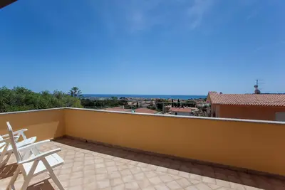Image de Maison \"La Caletta Casa per Vacanze\", avec vue mer et terrasse.